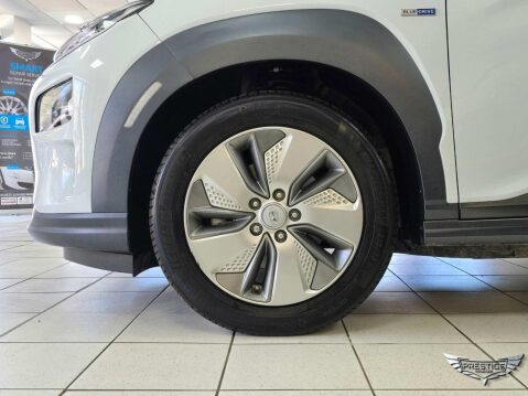 Hyundai KONA 39kWh SE Auto 5dr (10.5kW Charger) 65
