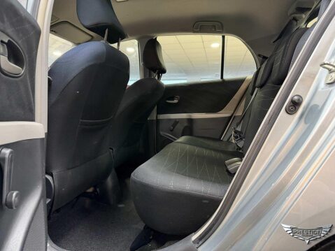 Toyota Yaris 1.3 VVT-i TR 5dr 62