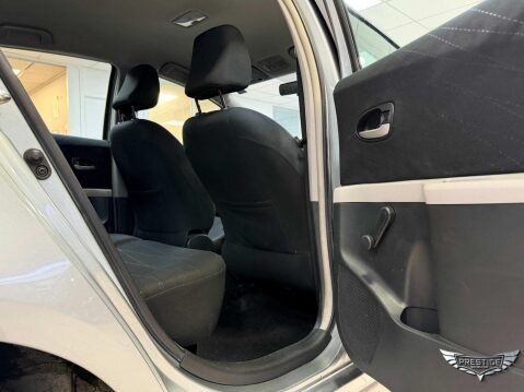 Toyota Yaris 1.3 VVT-i TR 5dr 37