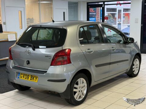 Toyota Yaris 1.3 VVT-i TR 5dr 4