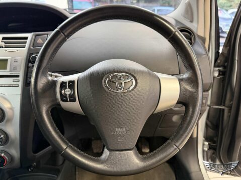 Toyota Yaris 1.3 VVT-i TR 5dr 44