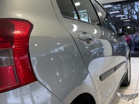 Toyota Yaris 1.3 VVT-i TR 5dr 57