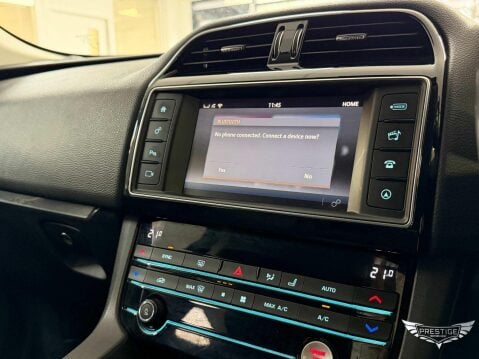 Jaguar F-Pace 2.0 D180 Prestige Auto AWD Euro 6 (s/s) 5dr 31