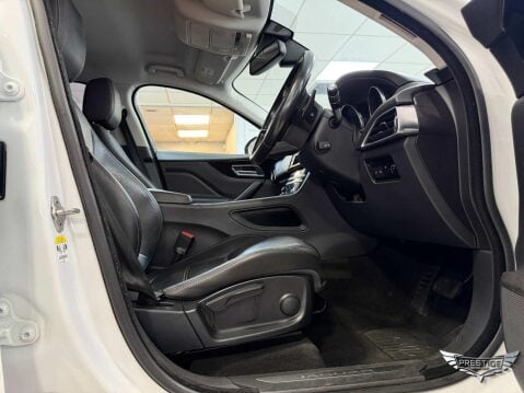 Jaguar F-Pace 2.0 D180 Prestige Auto AWD Euro 6 (s/s) 5dr 59