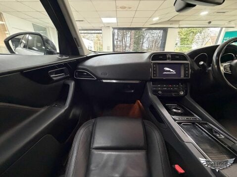 Jaguar F-Pace 2.0 D180 Prestige Auto AWD Euro 6 (s/s) 5dr 49
