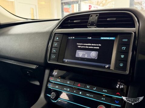 Jaguar F-Pace 2.0 D180 Prestige Auto AWD Euro 6 (s/s) 5dr 35