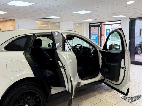 Jaguar F-Pace 2.0 D180 Prestige Auto AWD Euro 6 (s/s) 5dr 44