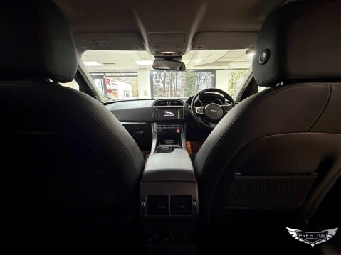 Jaguar F-Pace 2.0 D180 Prestige Auto AWD Euro 6 (s/s) 5dr 74