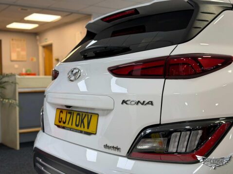 Hyundai KONA 64kWh Premium Auto 5dr (10.5kW Charger) 17