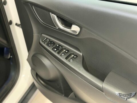 Hyundai KONA 64kWh Premium Auto 5dr (10.5kW Charger) 82