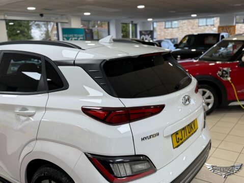 Hyundai KONA 64kWh Premium Auto 5dr (10.5kW Charger) 40