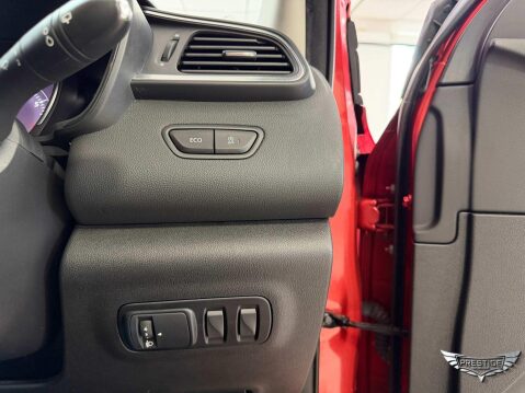 Renault Kadjar 1.3 TCe Iconic Euro 6 (s/s) 5dr 53