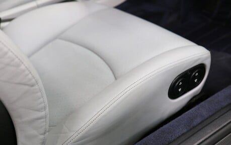 Porsche 993 993 Carrera Coupe - Exquisite Example 14