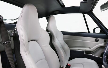 Porsche 993 993 Carrera Coupe - Exquisite Example 12