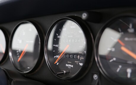 Porsche 993 993 Carrera Coupe - Exquisite Example 25
