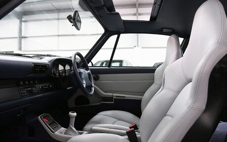 Porsche 993 993 Carrera Coupe - Exquisite Example 32