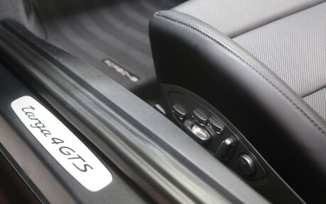 Porsche 911 991 Targa 4 GTS PDK - Incredible Low Mileage Car 35