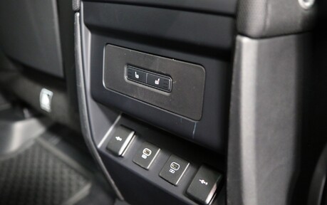 Land Rover Defender 110 D250 x-Dynamic HSE - 1 Owner 22