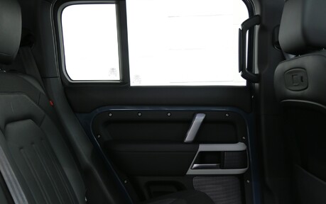 Land Rover Defender 110 D250 x-Dynamic HSE - 1 Owner 23