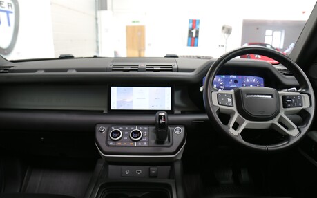 Land Rover Defender 110 D250 x-Dynamic HSE - 1 Owner 11