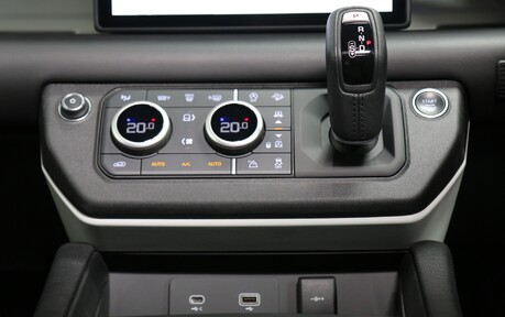 Land Rover Defender 110 D250 x-Dynamic HSE - 1 Owner 28