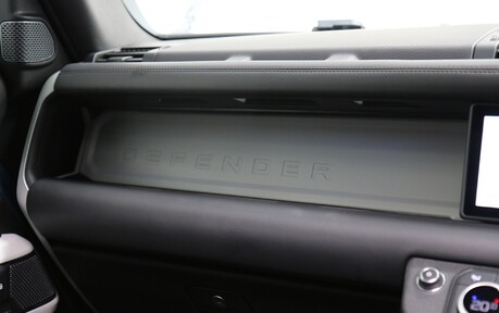 Land Rover Defender 110 D250 x-Dynamic HSE - 1 Owner 26