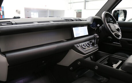 Land Rover Defender 110 D250 x-Dynamic HSE - 1 Owner 4