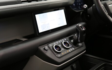 Land Rover Defender 110 D250 x-Dynamic HSE - 1 Owner 34