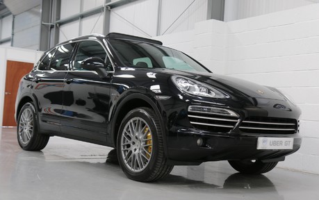 Porsche Cayenne Platinum Edition - Panoramic Roof and Air Suspension 2