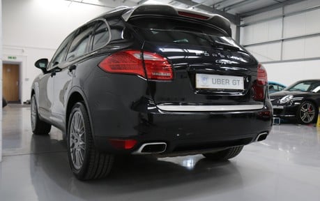 Porsche Cayenne Platinum Edition - Panoramic Roof and Air Suspension 3
