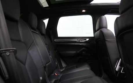 Porsche Cayenne Platinum Edition - Panoramic Roof and Air Suspension 14