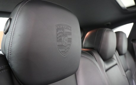 Porsche Cayenne Platinum Edition - Panoramic Roof and Air Suspension 15