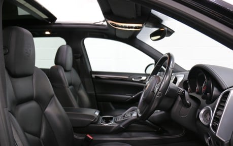 Porsche Cayenne Platinum Edition - Panoramic Roof and Air Suspension 8