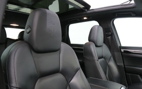 Porsche Cayenne Platinum Edition - Panoramic Roof and Air Suspension 10