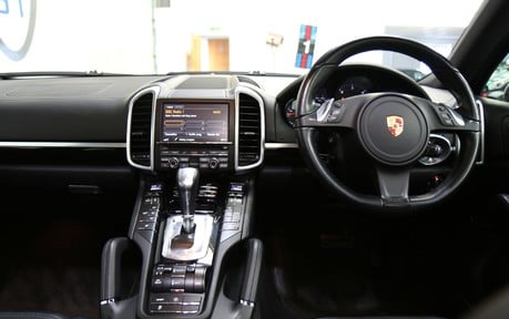 Porsche Cayenne Platinum Edition - Panoramic Roof and Air Suspension 20