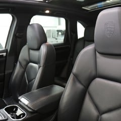 Porsche Cayenne Platinum Edition - Panoramic Roof and Air Suspension 3