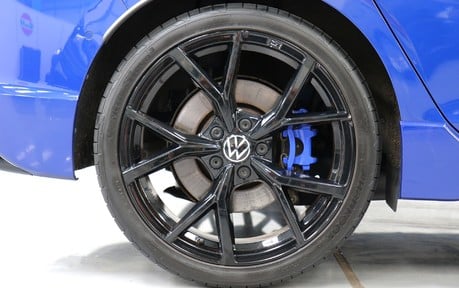 Volkswagen Golf R TSI 4Motion DSG with Leather and Estoril Alloys 6