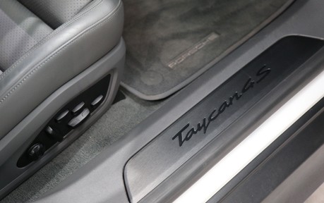Porsche Taycan 4S (93KWH) - Huge Spec Performance Plus 25