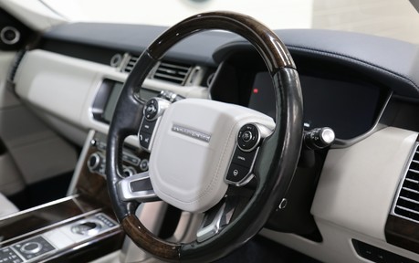 Land Rover Range Rover TDV6 Vogue SE - Meridian Signature Sound, HUD, Sliding Panoramic Roof 6
