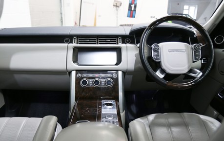 Land Rover Range Rover TDV6 Vogue SE - Meridian Signature Sound, HUD, Sliding Panoramic Roof 29