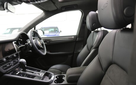 Porsche Macan GTS PDK - 1 Owner - Huge Specification 8