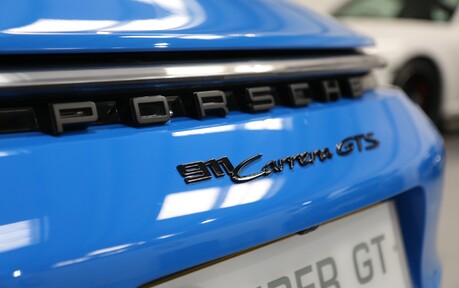 Porsche 911 Carrera GTS - Rear-Axle Steering, 18-Way Seats, Panoramic Roof and More 11