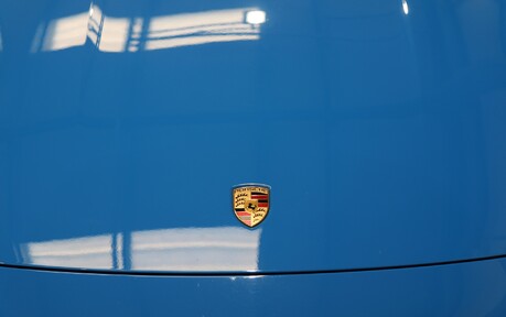 Porsche 911 Carrera GTS - Rear-Axle Steering, 18-Way Seats, Panoramic Roof and More 21