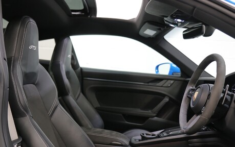 Porsche 911 Carrera GTS - Rear-Axle Steering, 18-Way Seats, Panoramic Roof and More 27