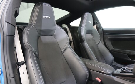 Porsche 911 Carrera GTS - Rear-Axle Steering, 18-Way Seats, Panoramic Roof and More 8