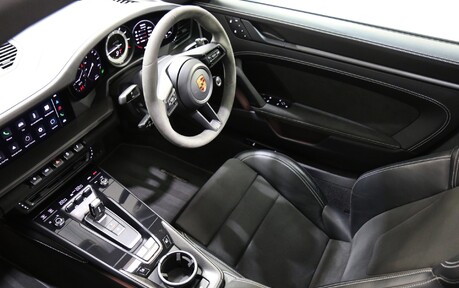 Porsche 911 Carrera GTS - Rear-Axle Steering, 18-Way Seats, Panoramic Roof and More 22