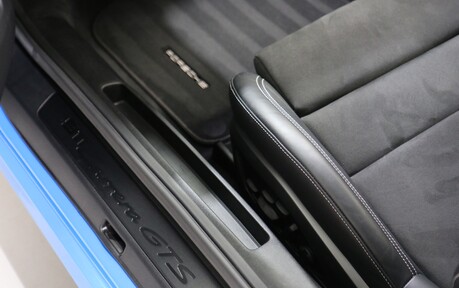 Porsche 911 Carrera GTS - Rear-Axle Steering, 18-Way Seats, Panoramic Roof and More 33