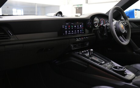 Porsche 911 Carrera GTS - Rear-Axle Steering, 18-Way Seats, Panoramic Roof and More 4
