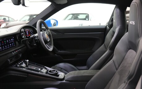 Porsche 911 Carrera GTS - Rear-Axle Steering, 18-Way Seats, Panoramic Roof and More 17
