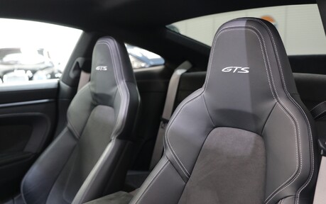 Porsche 911 Carrera GTS - Rear-Axle Steering, 18-Way Seats, Panoramic Roof and More 34